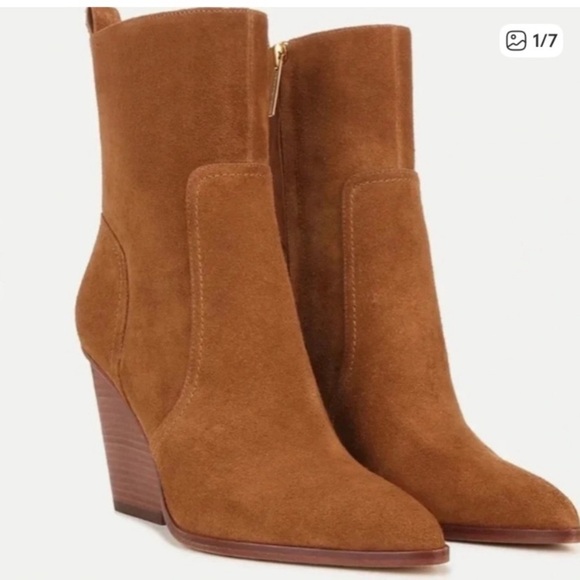 Veronica Beard Shoes - Veronica Beard Brown Suede Block Heels
Logan size 9.5